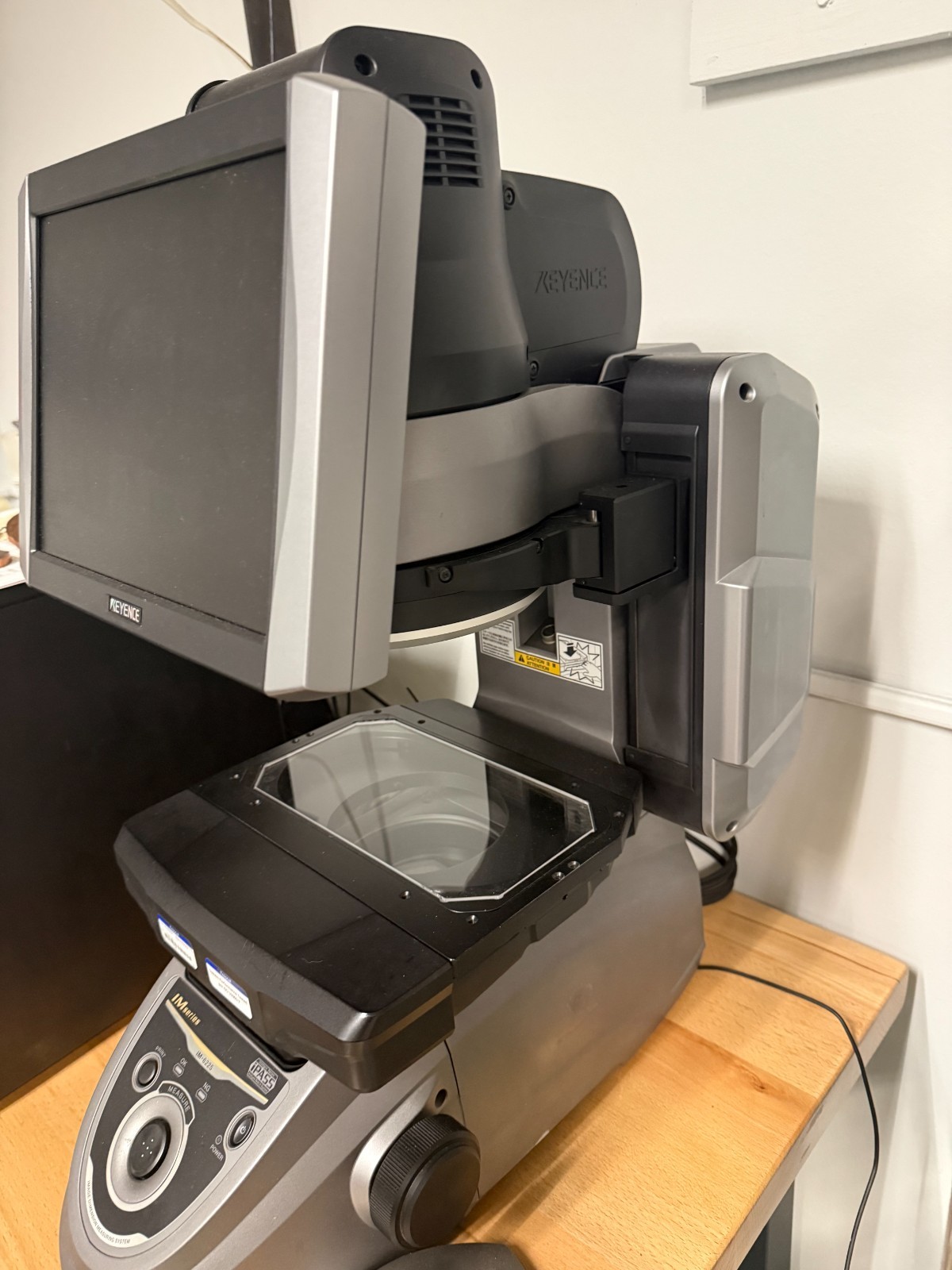 2014 KEYENCE Image Dimensioning Machine IM-6225 with Controller IM-6700
