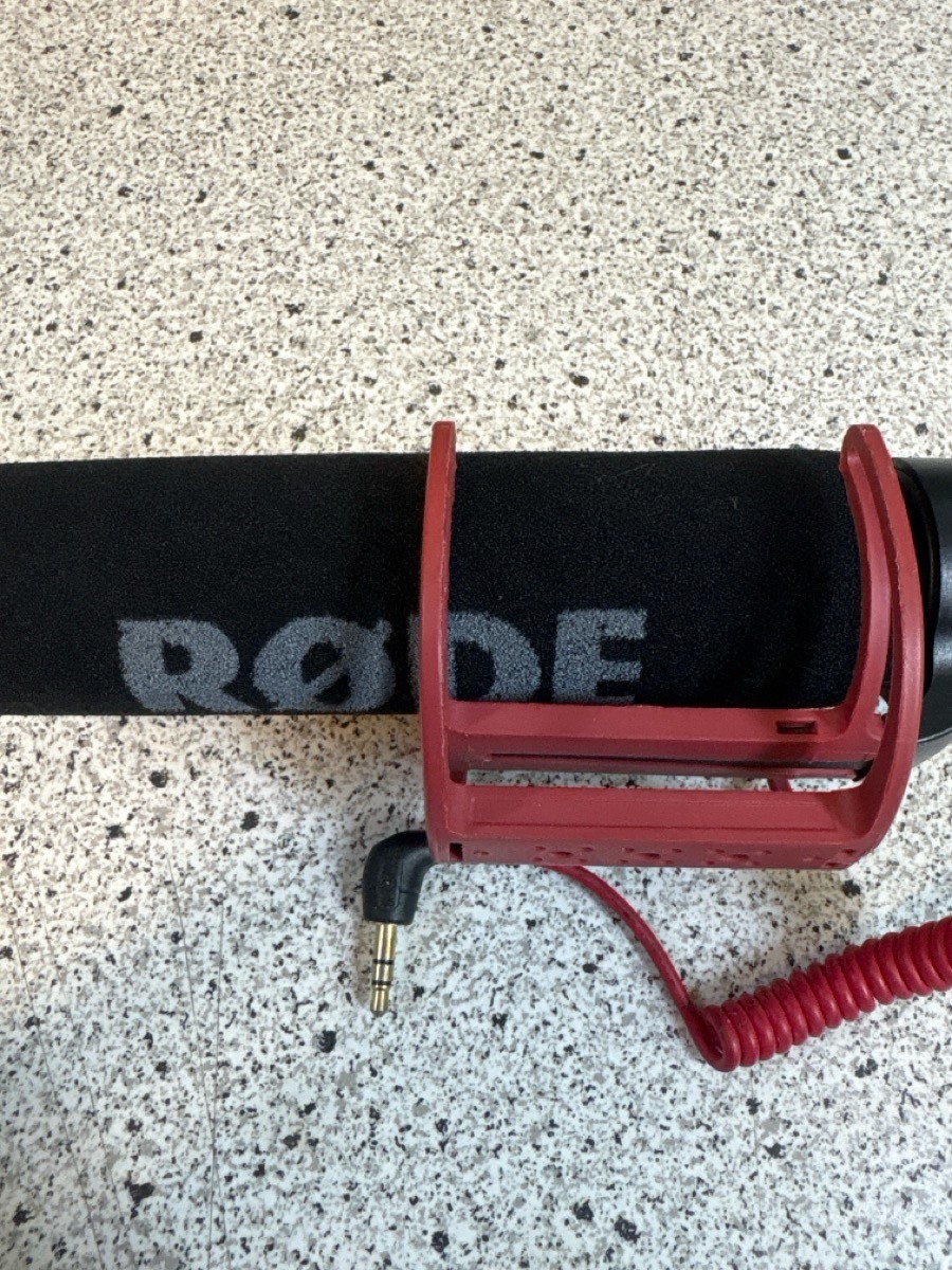 Rode VideoMic GO Lightweight On Camera Microphone (E14002210)