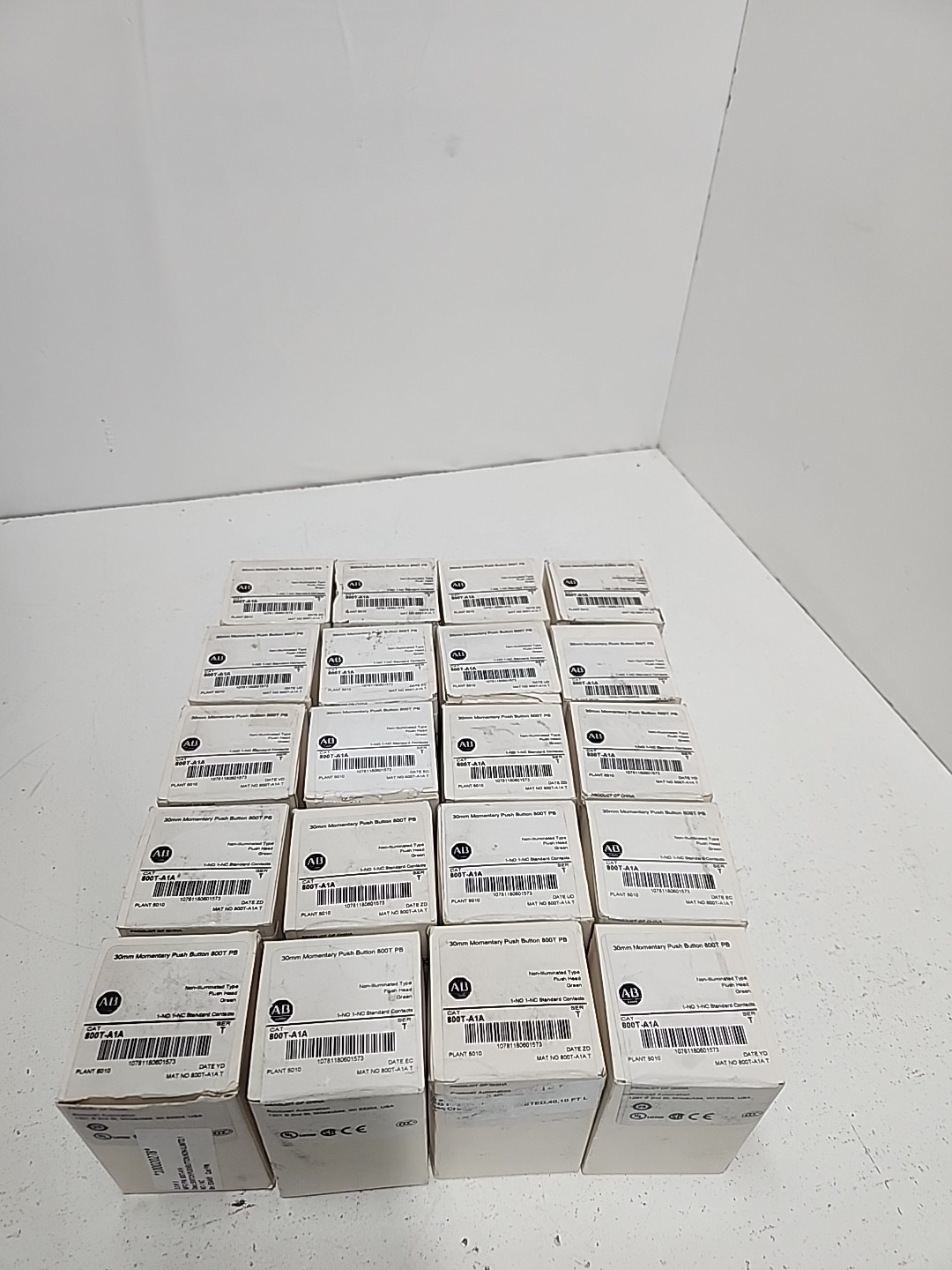 ALLEN BRADLEY 800T-A1A 30.5mm Type 4/13 Mom. Contact PB (20Pcs) ** NOS **