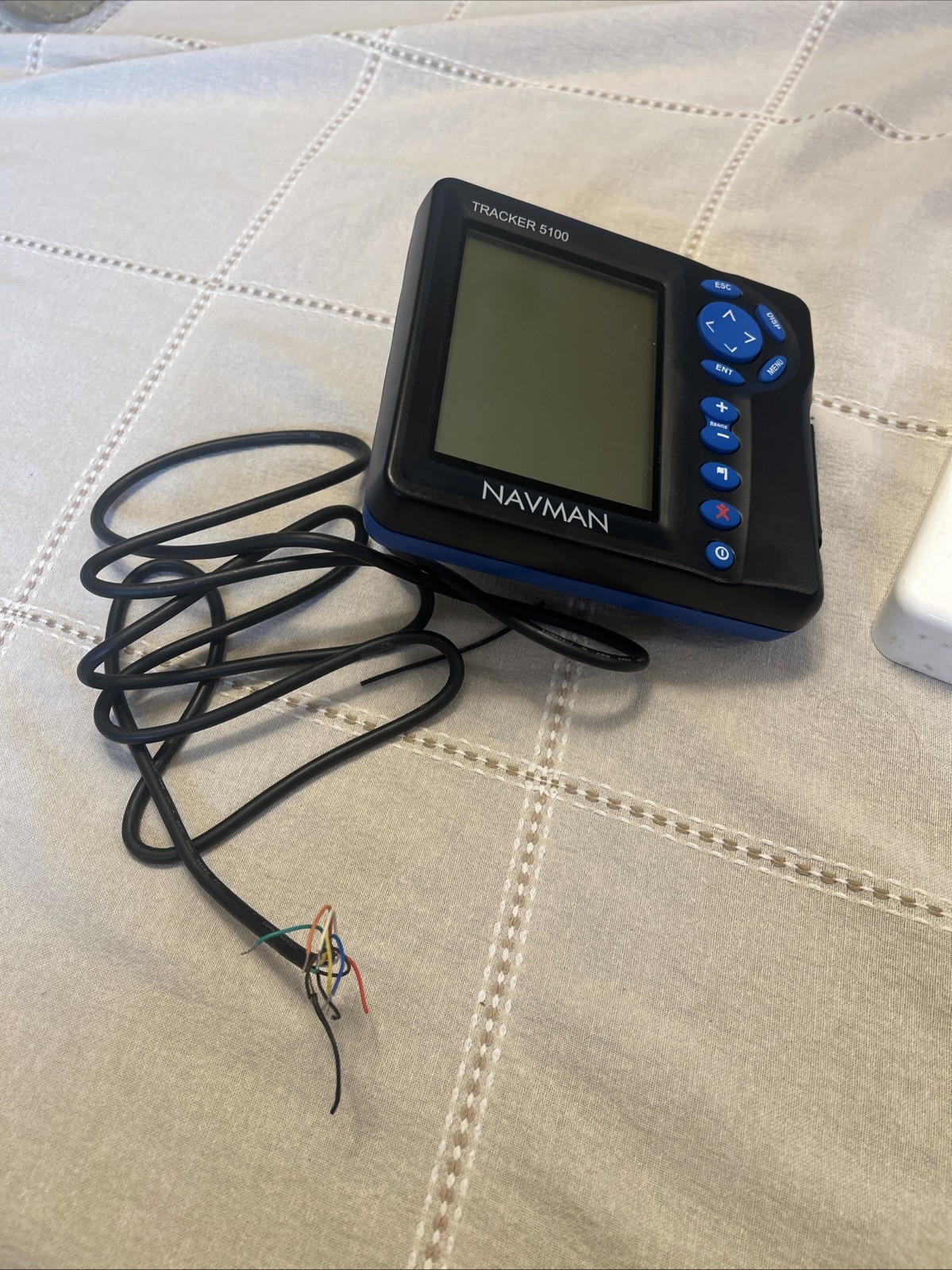 Navman Tracker 5100 Marine Use GPS Navigator And Fish Tracking System With Cover