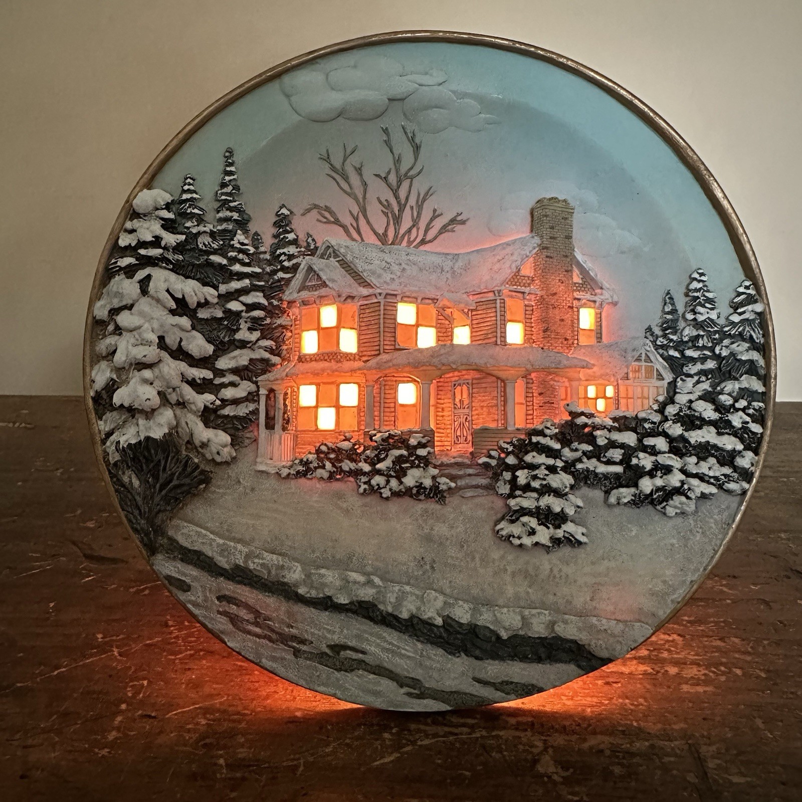 Vintage Light Up 3D Winter Home Scene Nightlight Plug In Table Accent Lamp Decor