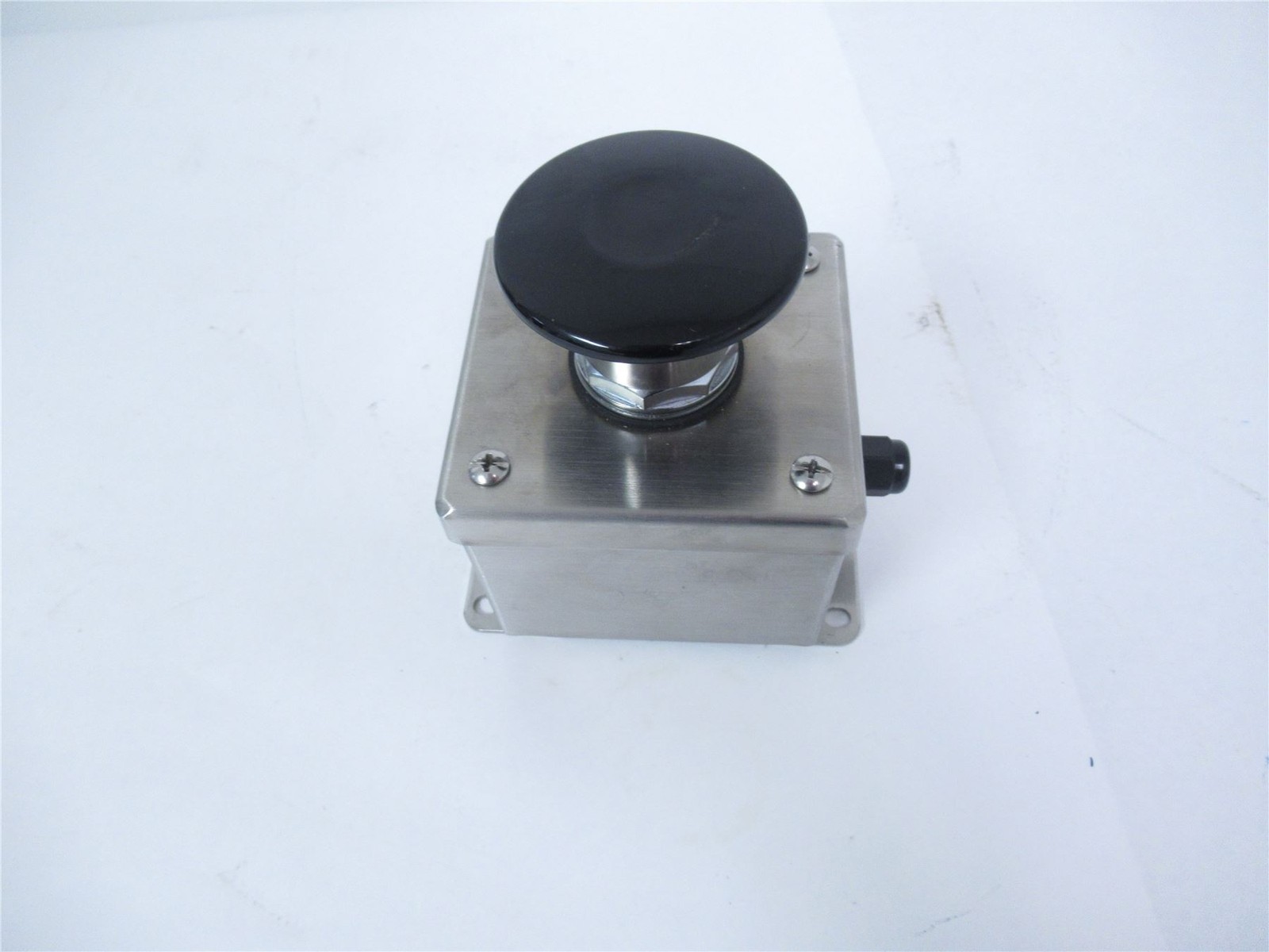 243855 New-No Box; Gainco 310562 Momentary Switch Pushbutton Assembly
