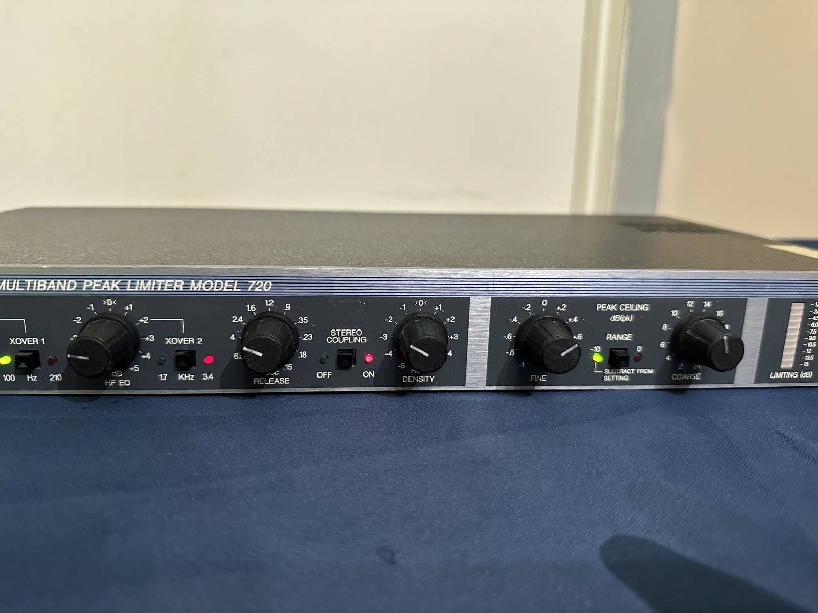 Aphex Model 720 Dominator ll Precision Multiband Peak Limiter Working