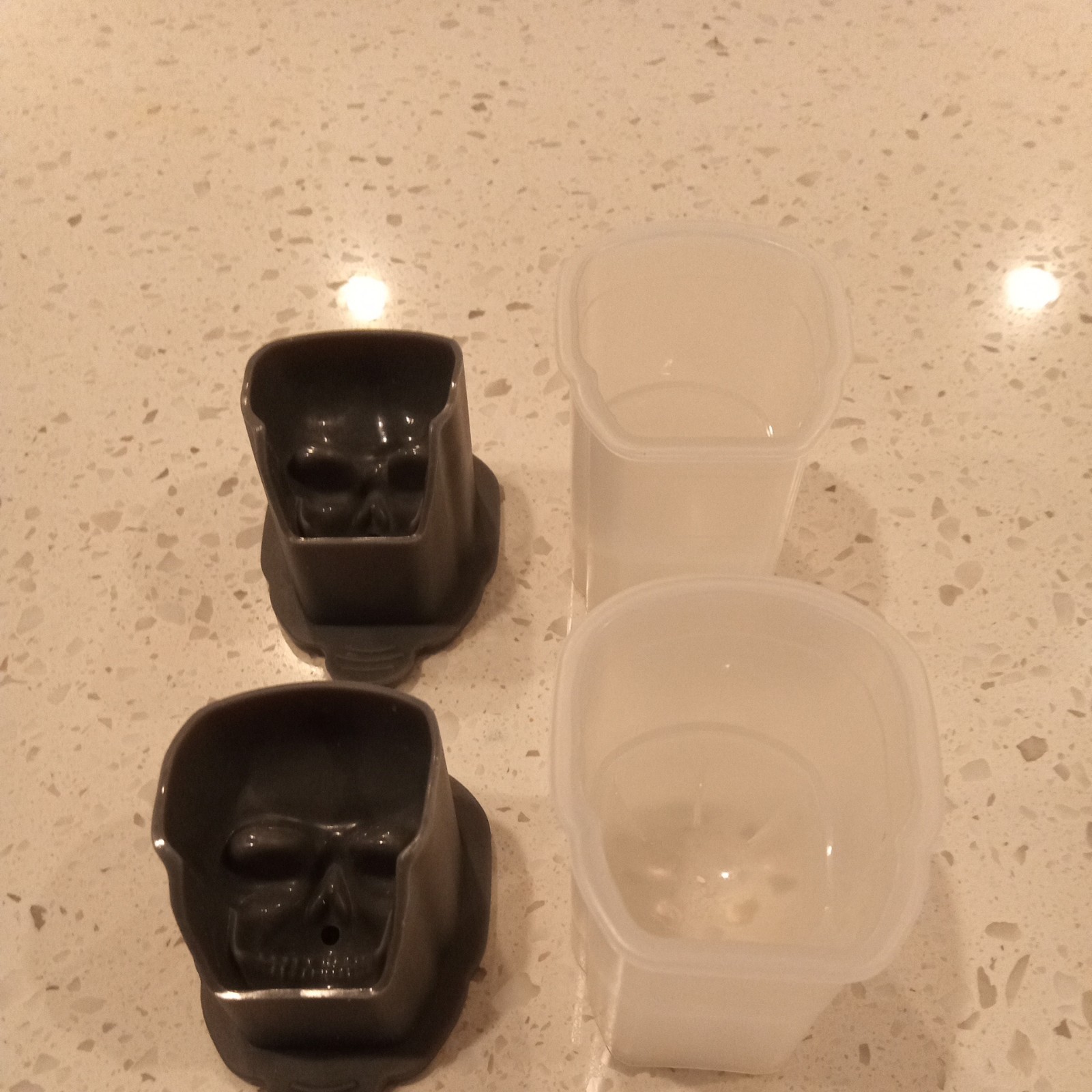 Williams Sonoma Pottery Barn 3D LG Skull 2 Ice Molds Whiskey Scotch, Disp Model)