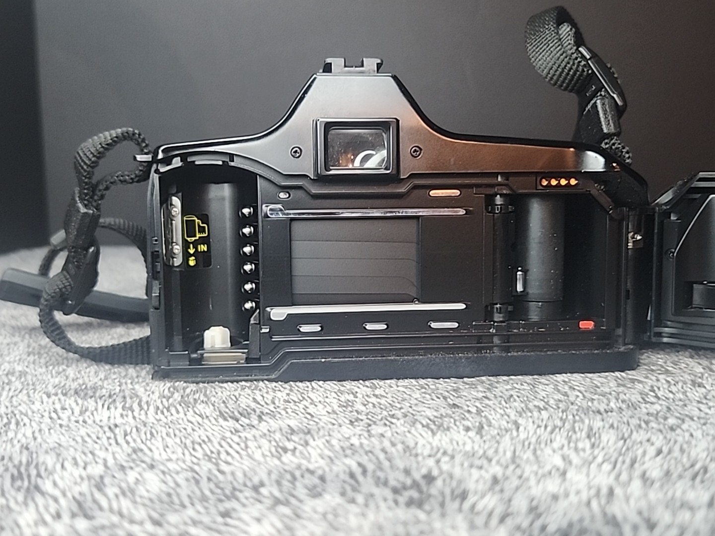 Minolta Maxxum 3000i 35mm Camera UNTESTED AS IS FOR PARTS