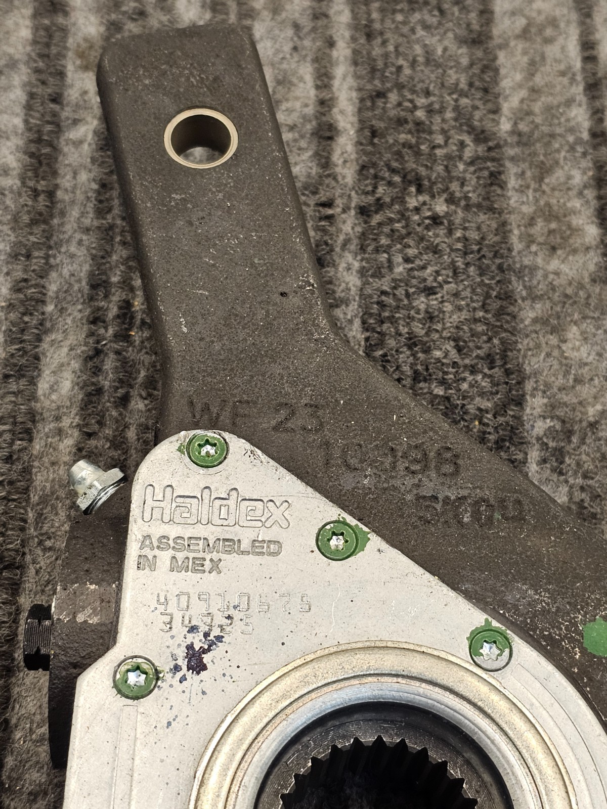 Haldex 40910678: 28-Teeth Automatic Brake Slack Adjuster (ABA) 16° Body Angle