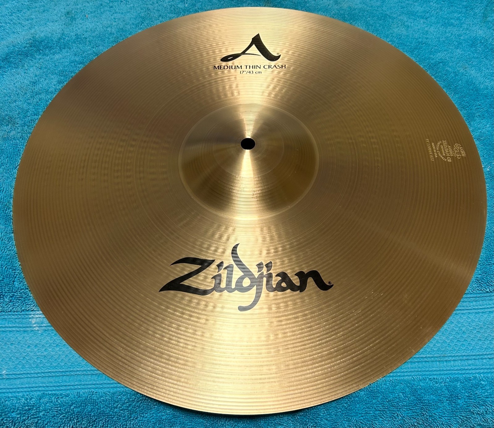 Zildjian A 17 Inch Medium Thin Crash Cymbal, 1,135 Grams (NEW)