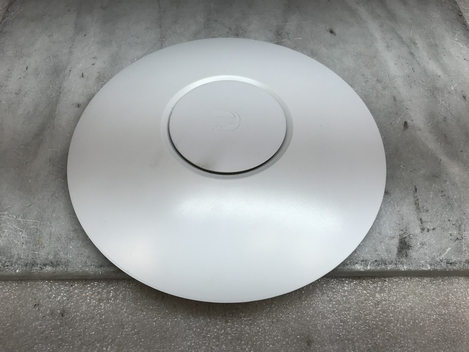Ubiquiti AP Pro White Access Point - Mounting Bracket Included
