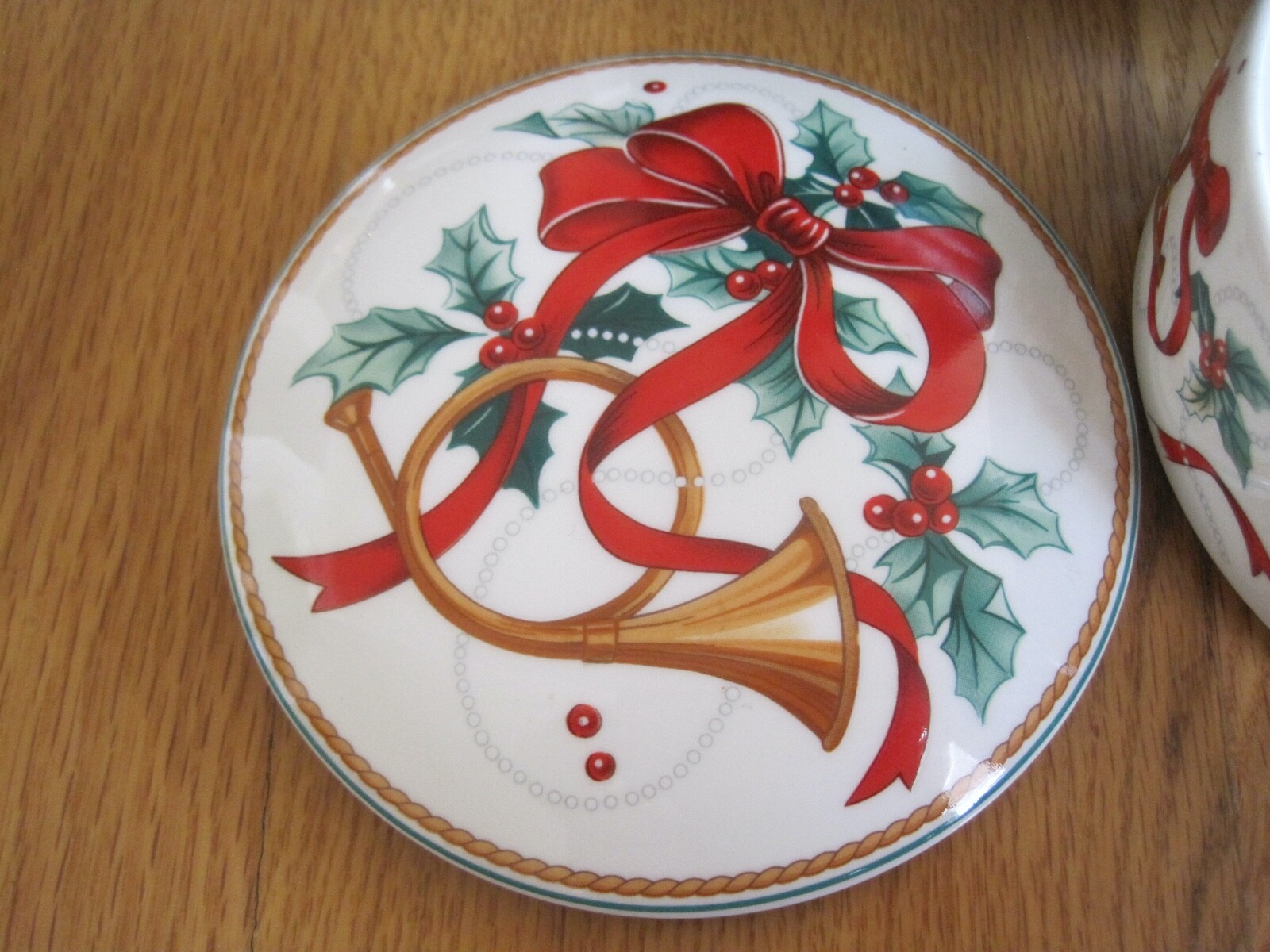 Mikasa Christmas Round Covered Box