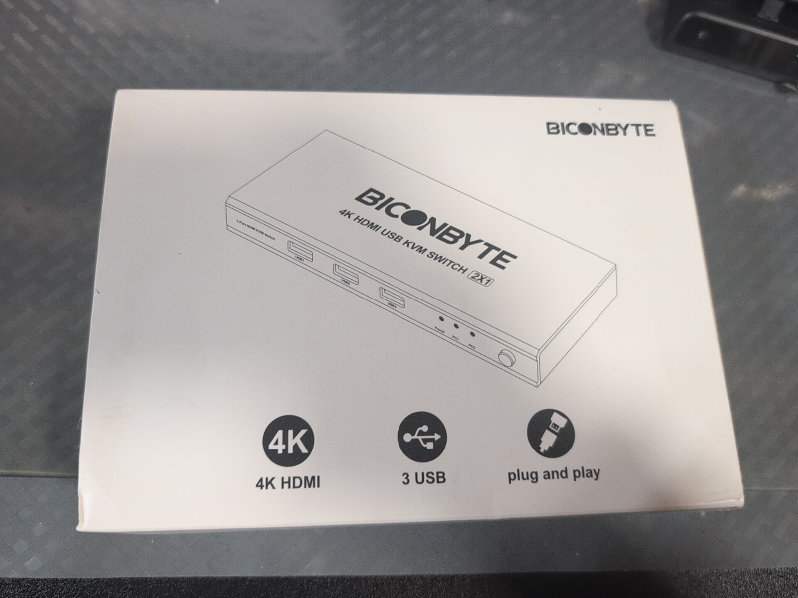 HDMI KVM Switch, 4K@60Hz USB Switch 2x1 HDMI2.0 Ports + 3X USB KVM Ports #F1