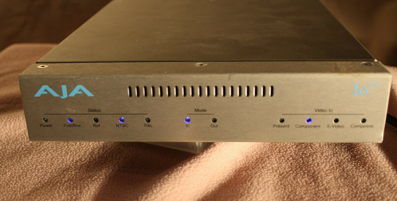 AJA lo LA G31379  External Video Capture Device Breakout Box (USE)
