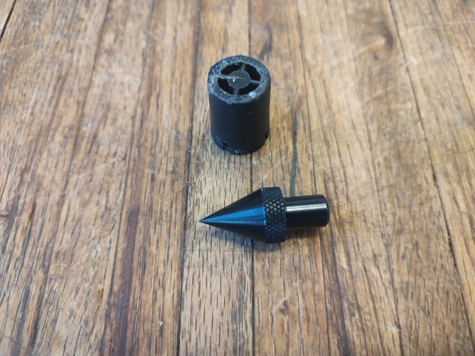 KLIPSCH Cabinet  Spike with cap  (1)   KG 3.5 4.5 5.5 4.2 5.2 / Several avail.