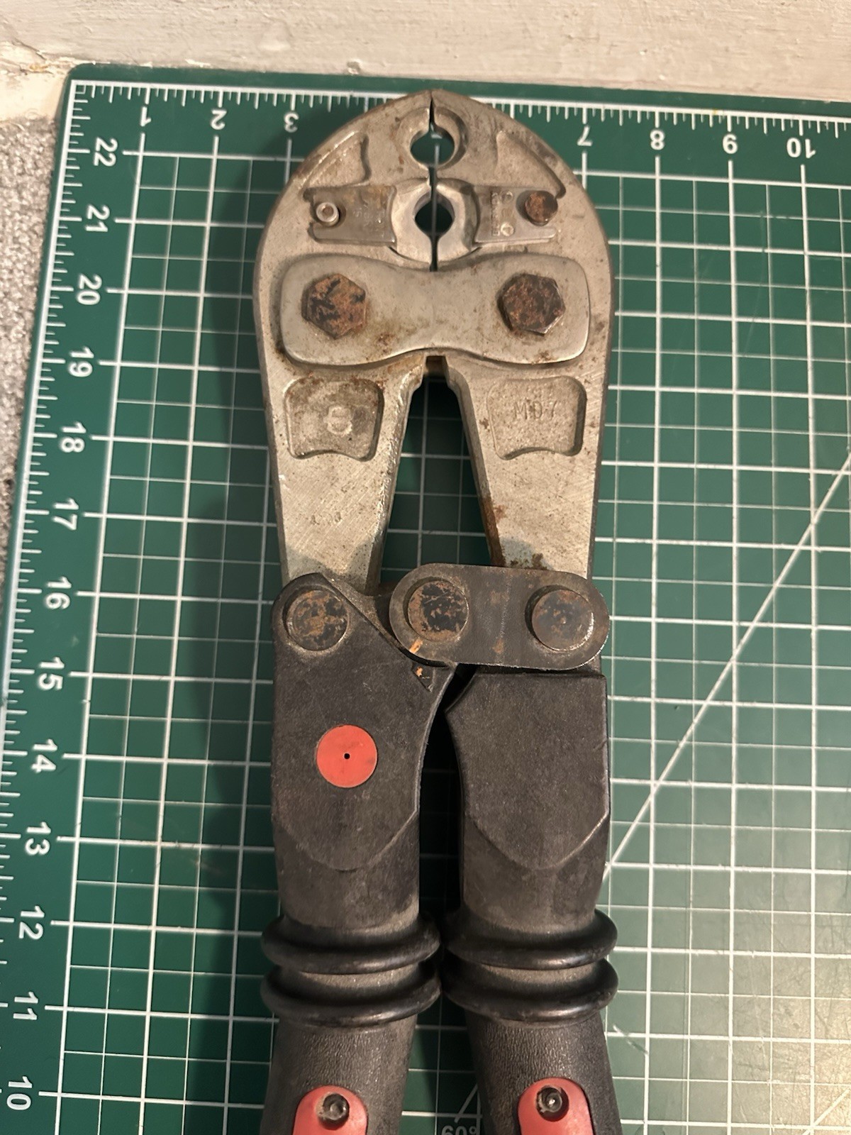 BURNDY MD7 Posi-Press Hytool crimper