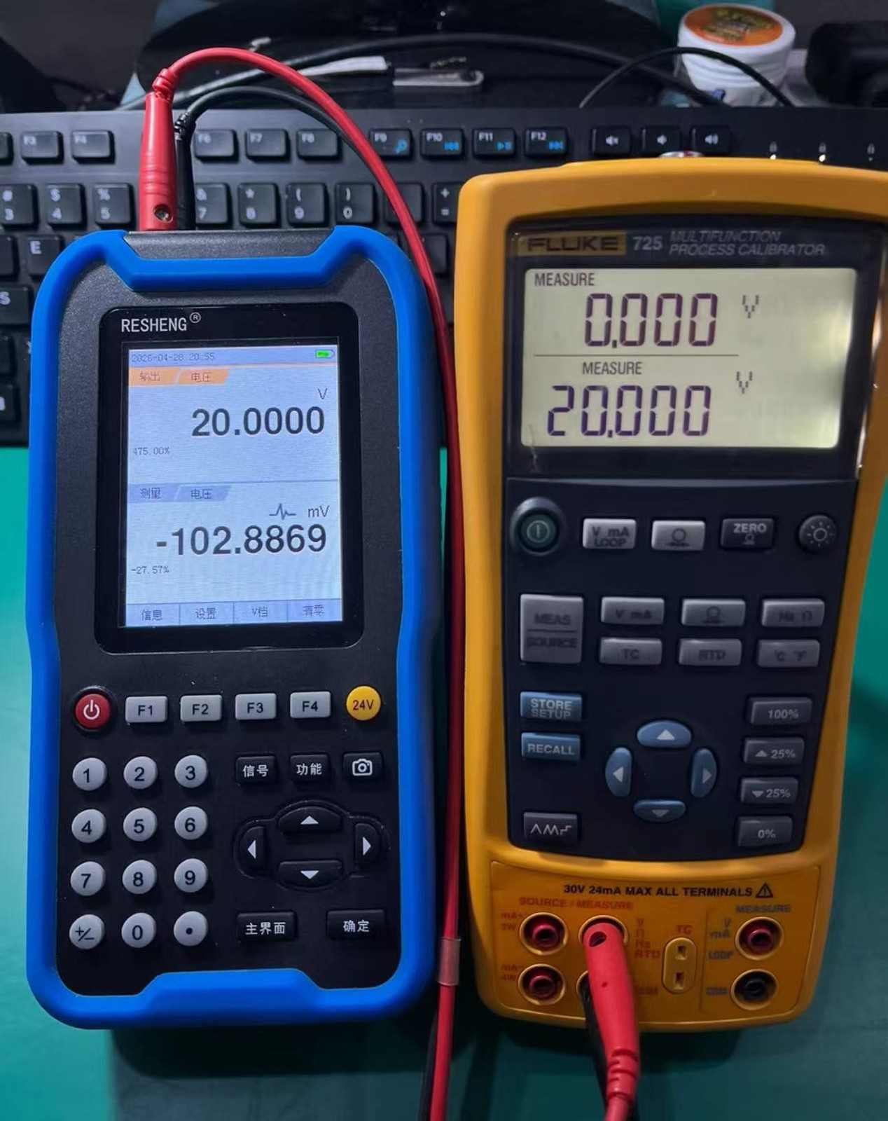 FLUKE 725 MULTIFUNCTION PROCESS CALIBRATOR W/ LEADS & CLIPS FREE SHIPPING TESTED