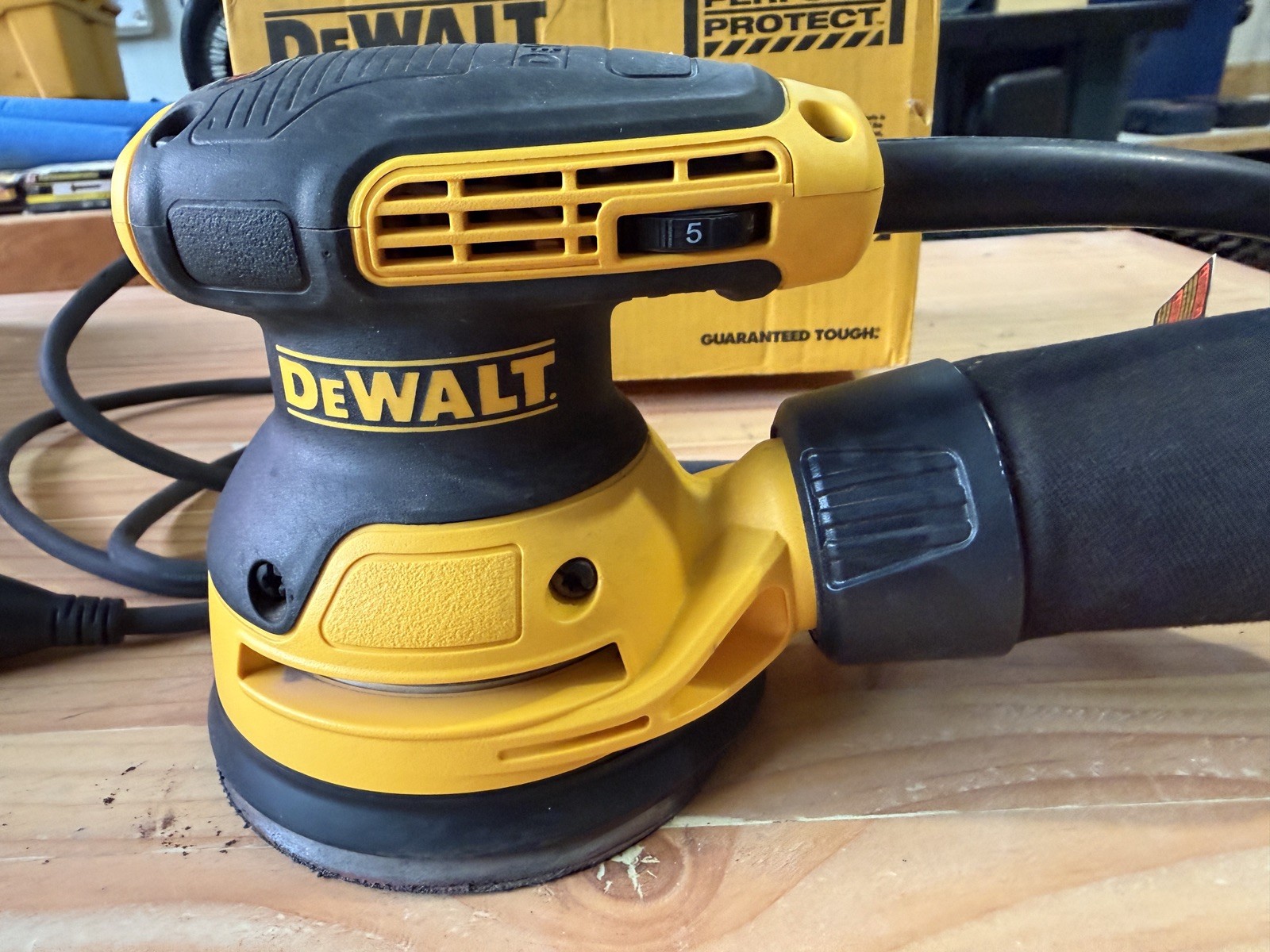 DEWALT Random Orbit Sander, Variable Speed, 5-Inch (DWE6423)