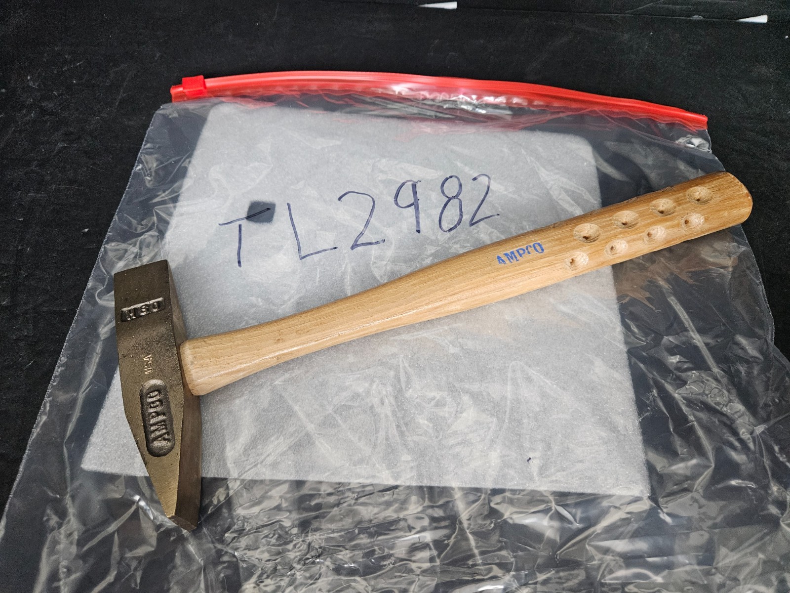 AMPCO #H60 FM ALBR NON-SPARKING SCALING HAMMER W/WOOD HANDLE (TL2982)