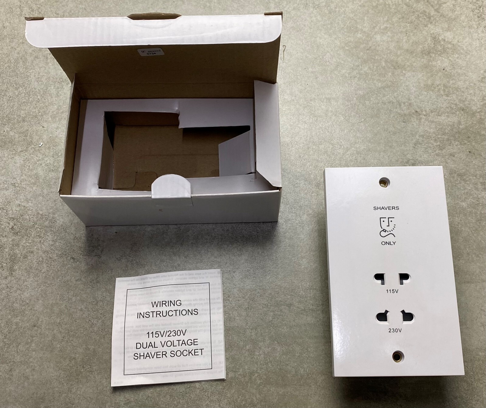 BG Electrical 101 White Square Edge 115/230V Dual Voltage Shaver Socket