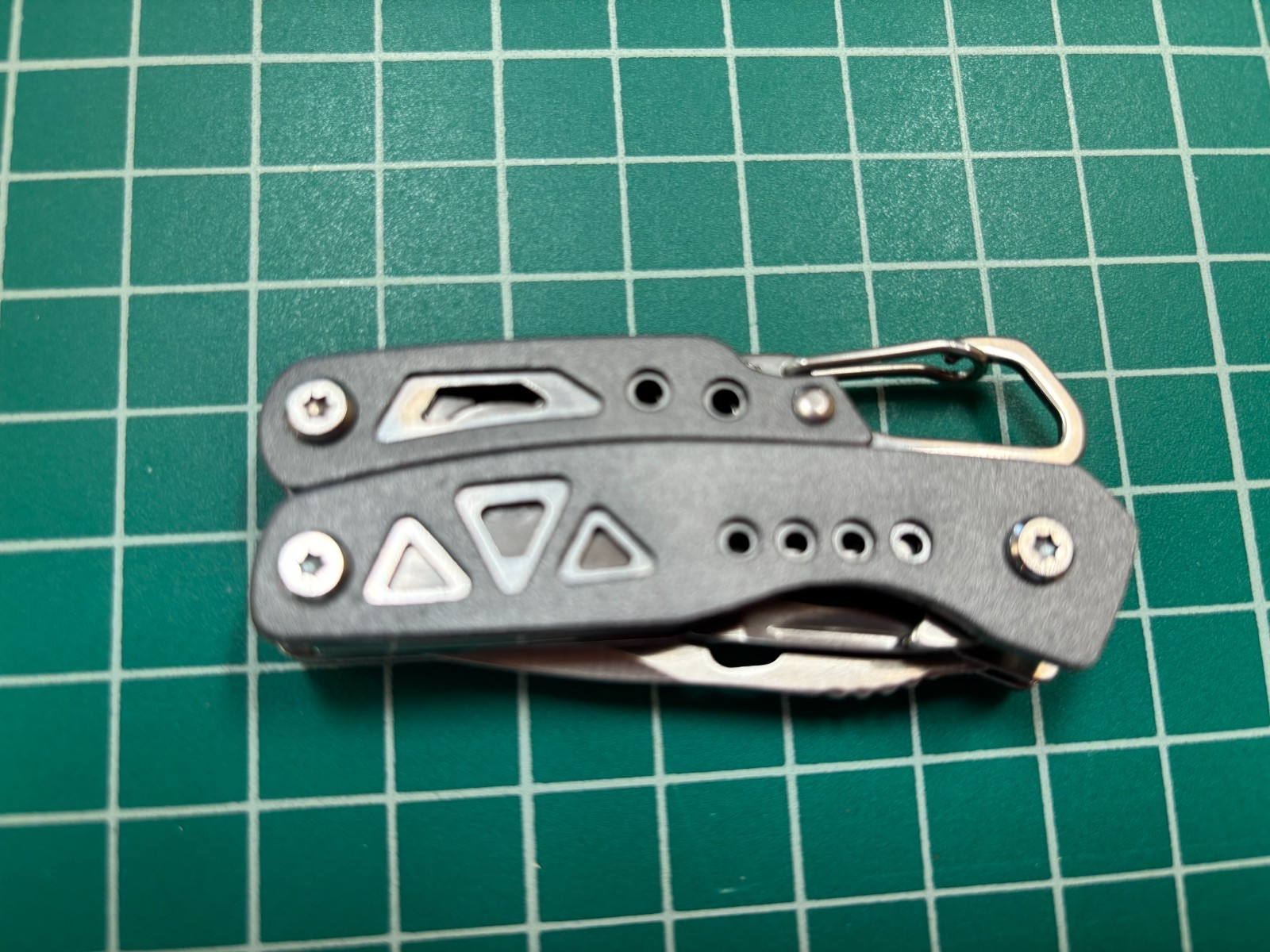 NEW!! TRUE UTILITY MULTI TOOL - COMPACT AND FOLDABLE - KEYRING HOOK !!!!!!!!!!!!