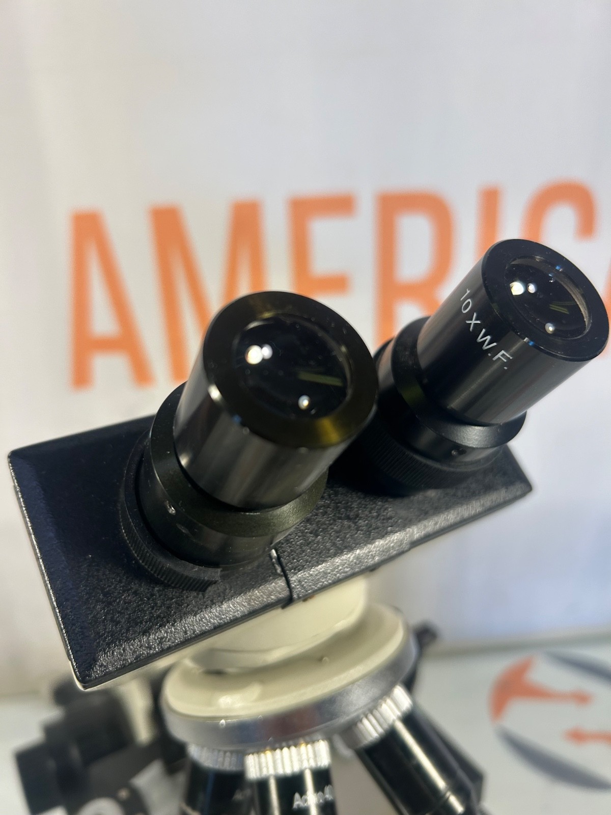 Seiler CXL PLUS Medilux 2 Lab Microscope with 4 lenses