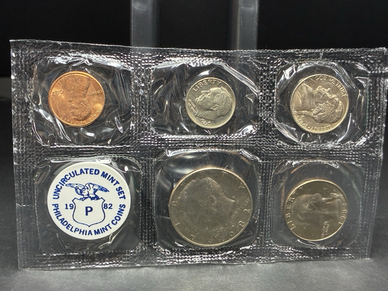 1982 P and D Uncirculated Coin Set Without Sleeve