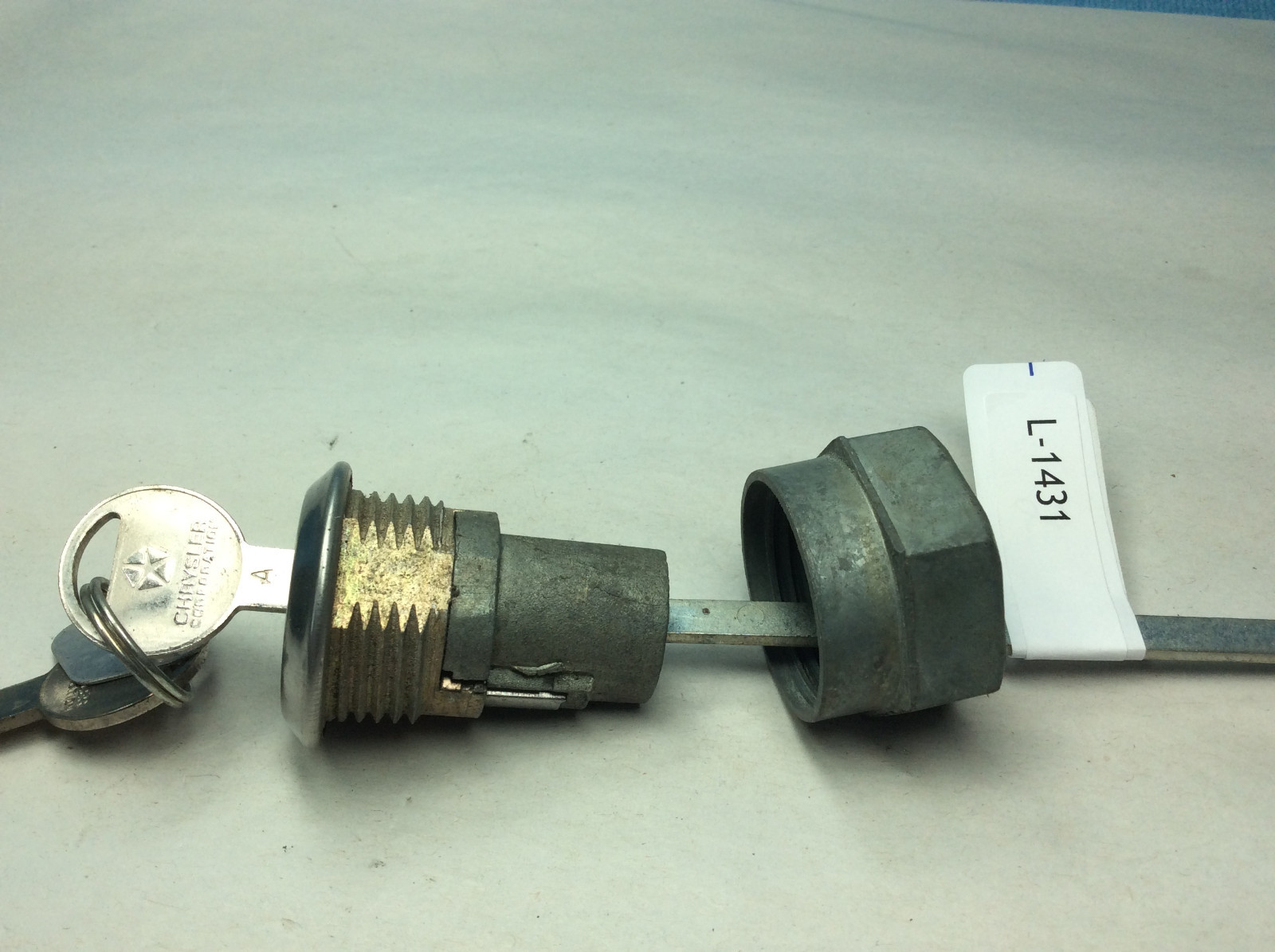 Chrysler Original Long Tailpiece Trunk Lock w/ Working Keys - Locksmith