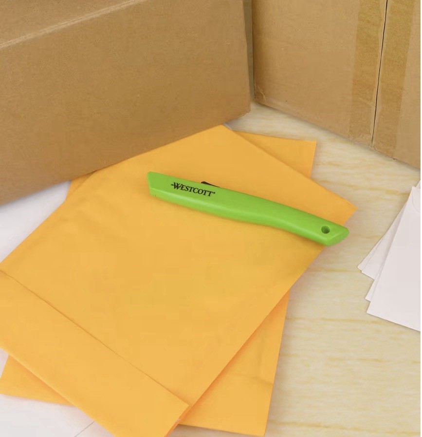 Westcott Full Size Retractable Ceramic Utility Box Cutter, Plastic, Green, Sharp