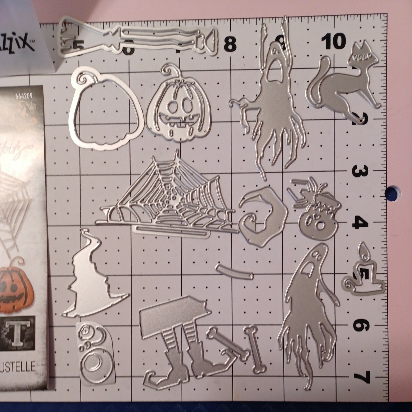 Tim Holtz Universal Thinlits Frightful ghost spider web cat witch hat feet candl