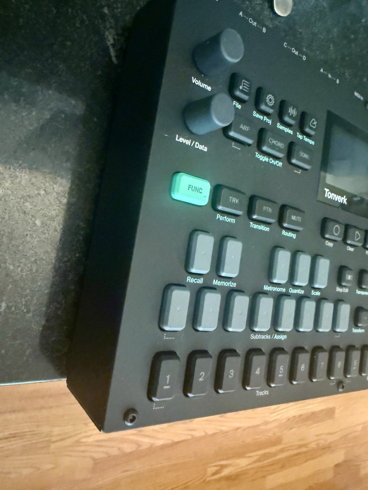 Elektron Tonverk Polyphonic Multisampler and Audio Processor