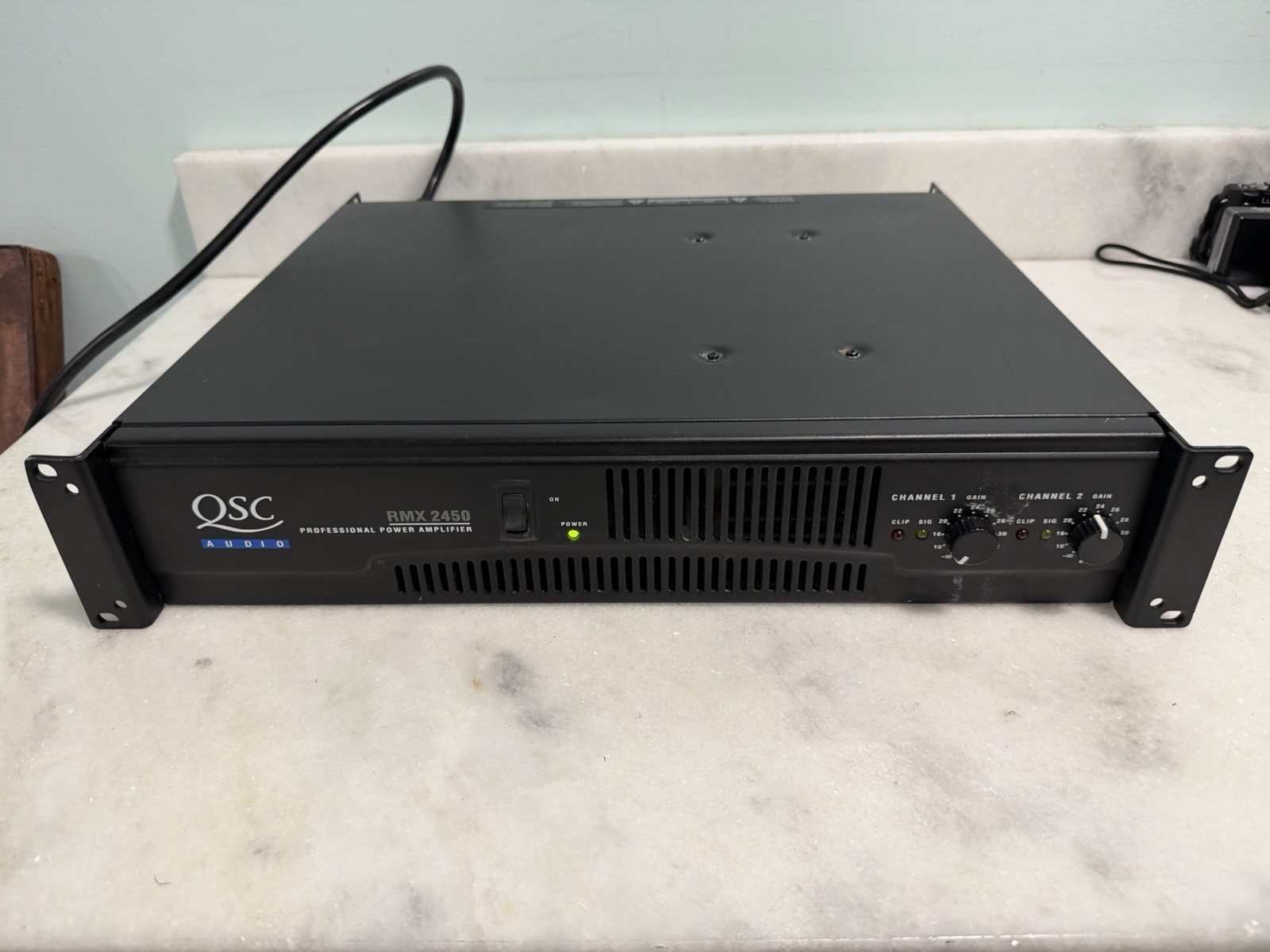 qsc rmx 2450 professional power amplifier