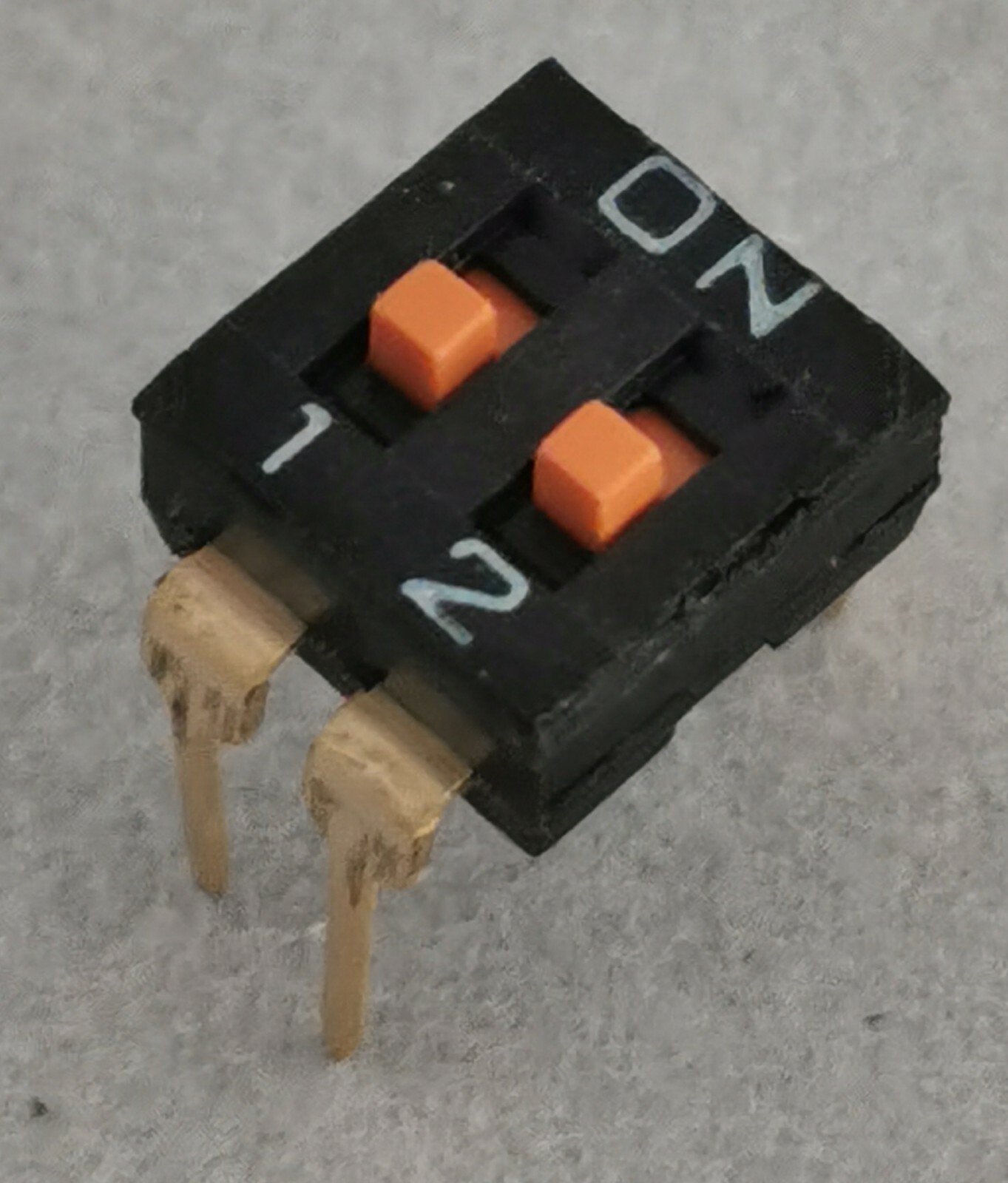 10 X NEW A6T-2104 / A6T2104 Omron, DIP Switches 2 POS Raised Actuator