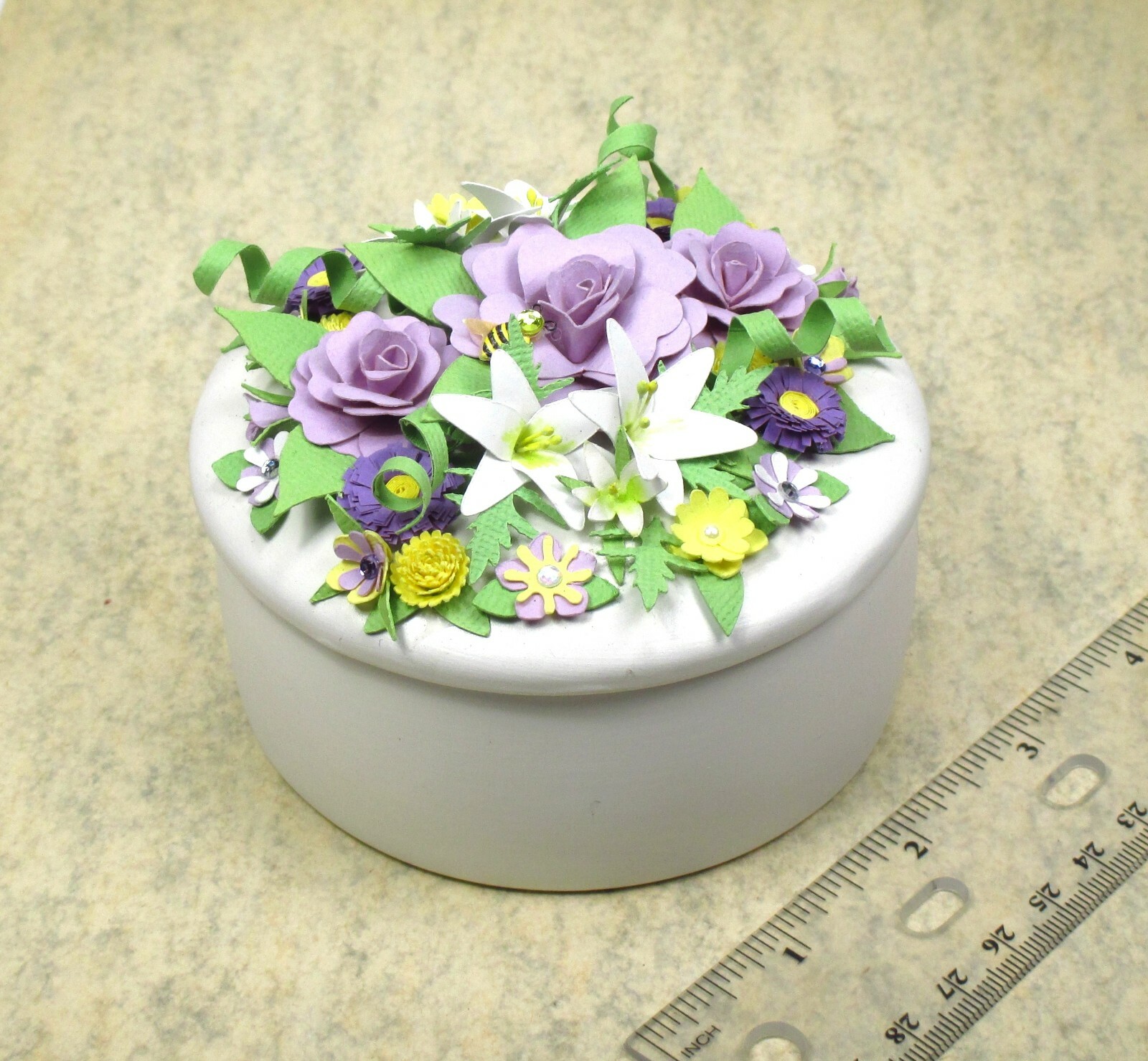WMH Handmade Paper Flower Embellished Ceramic Vanity Dish With Lid Keepsake