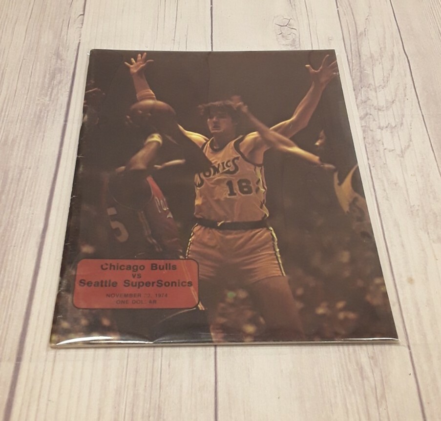 1974 Seattle SuperSonics vs Chicago Bulls  ~NBA program~ November 22, 1974
