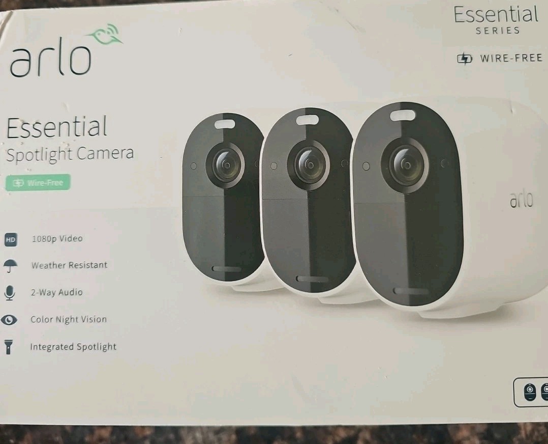 Arlo Essential 3 Wireless Spotlight Security Cameras 1080P 3 pack VMC2330-100NAS