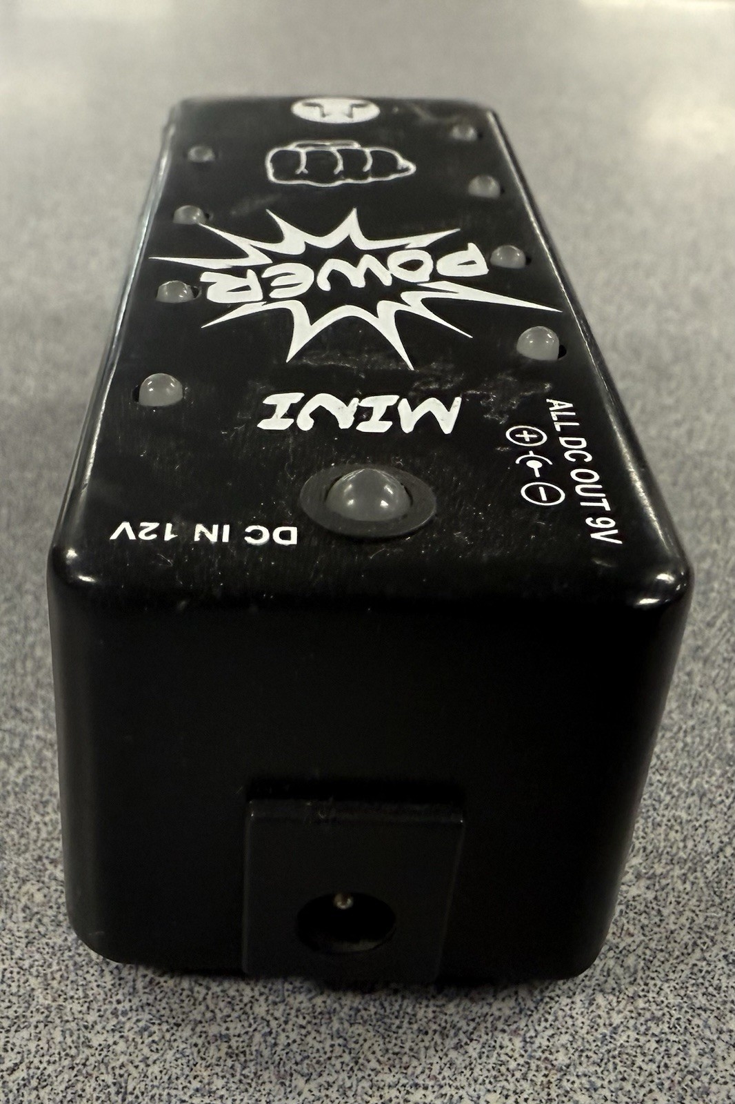 Mini Power DC 9v Pedal Power Supply 8-Out No Cables