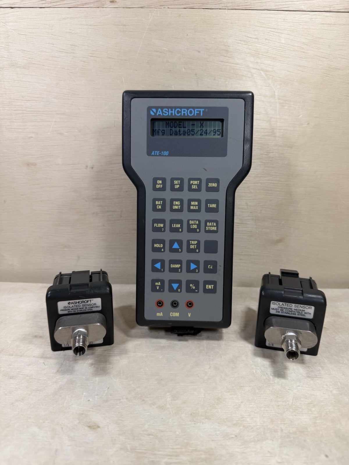 Ashcroft ATE-100 Handheld Calibrator w/ AQS-2 (.05%) & AQS-2 (0.25%) Modules