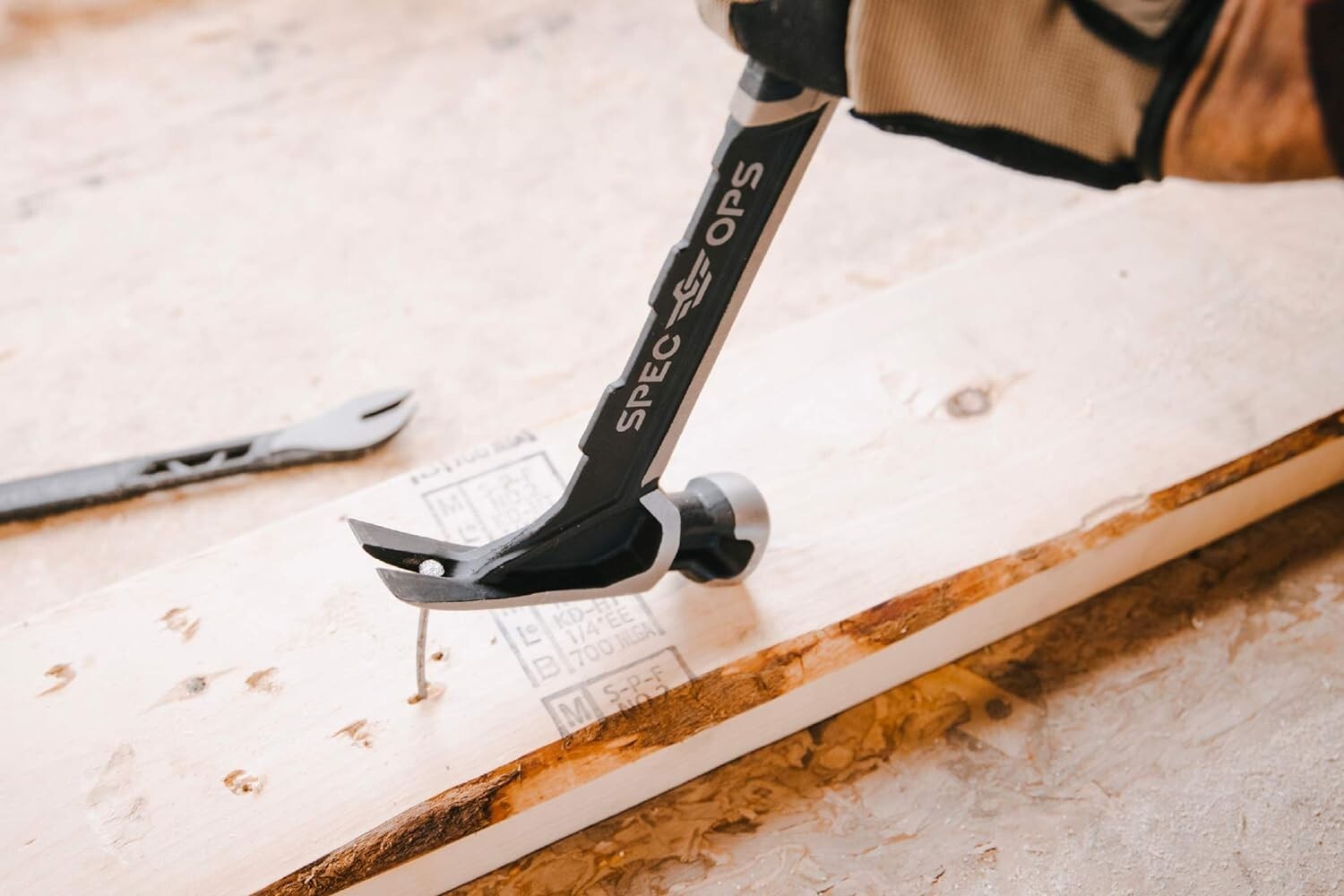 Durable Alloy Steel Framing Hammer - 25% Lighter, Precision Controlled Swing