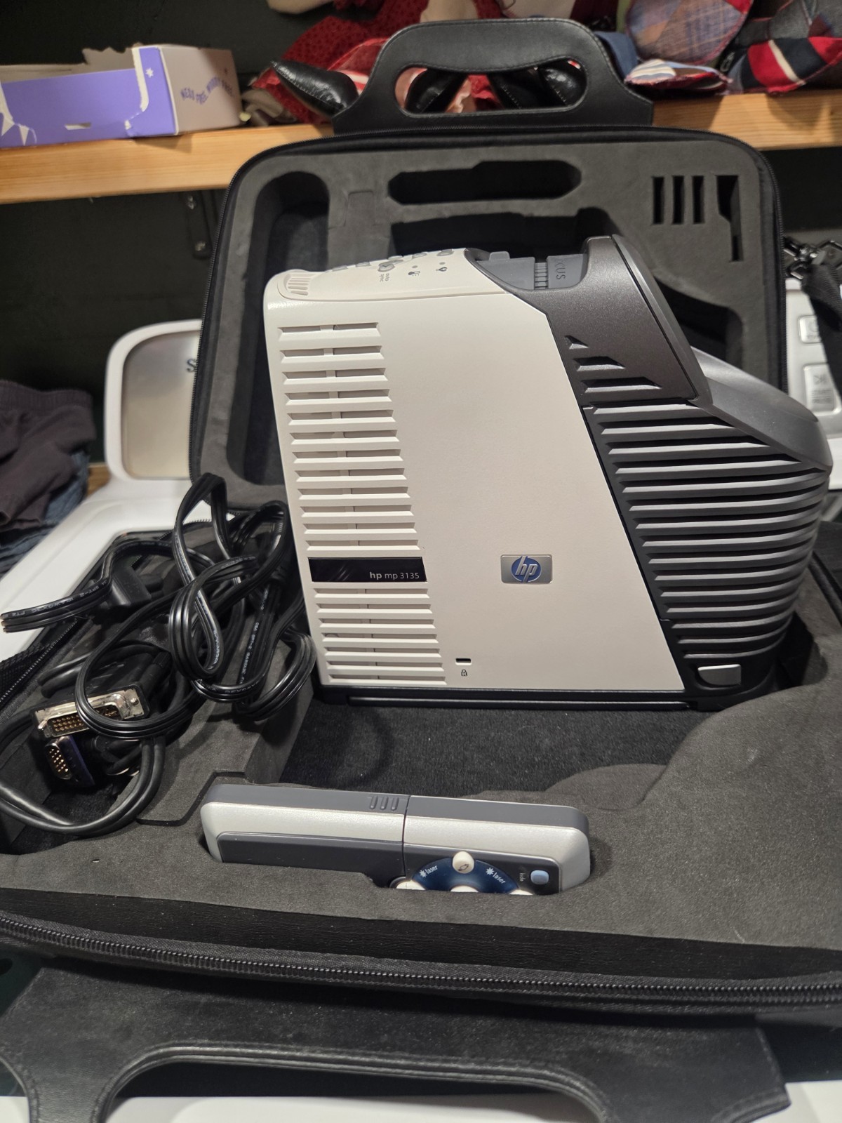 HP mp 3135 DLP Desktop Portable Projector 800x600 1500 ANSI w/ Case