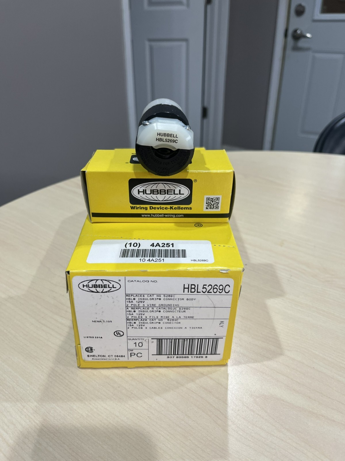 Hubbell HBL5269C (10PK) 5-15 Fem, 15A 125V 2Pole Connector