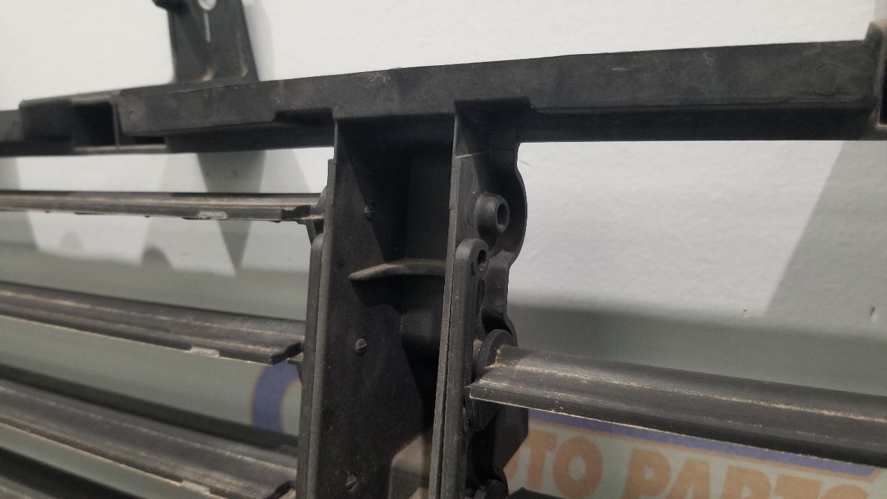 22 CHEVY SILVERADO 1500 CLASSIC UPPER AIR SHUTTER 2.7L