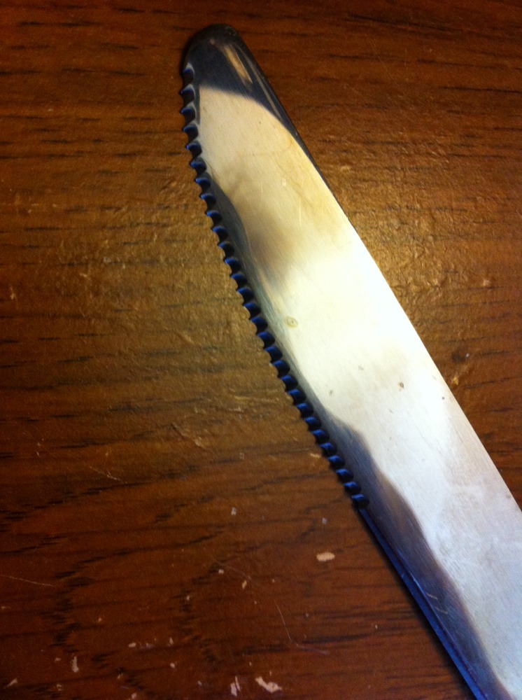 Gibson Stainless Flatware LIVING CIRCLES BLUE Plastic Handle Dinner Knives 8 +"