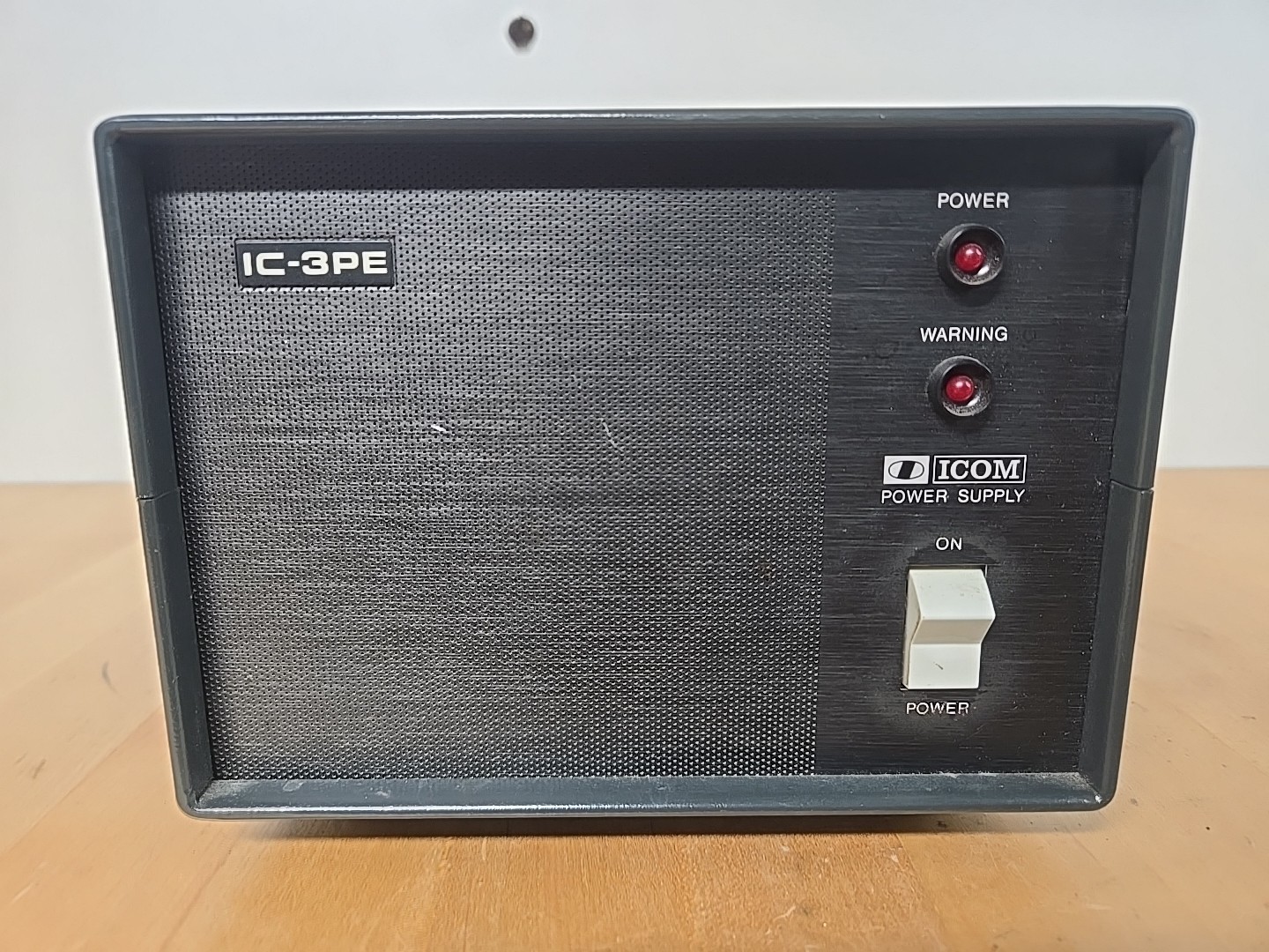 Icom PE-3 13.8vdc 3 Amp Power Supply With Speaker Excellent Condition