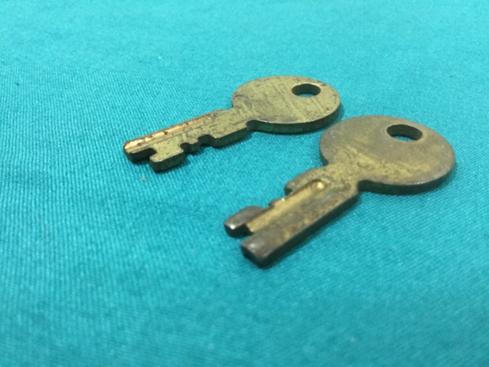 Vintage Presto Aftermarket PKY-1 Pre-cut Luggage Keys, Set of 2 - Locksmith