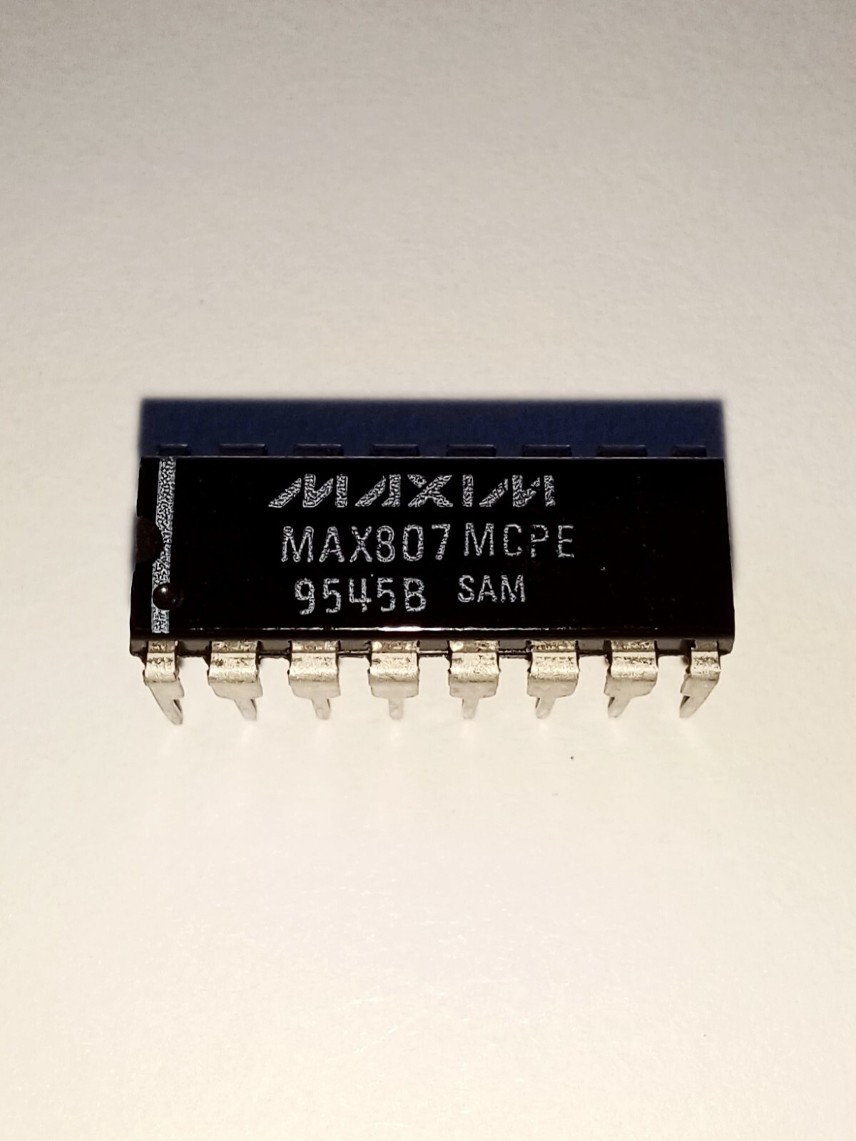 MAXIM    MAX807MCPE  MPU  Supervisor 1 Channel PDIP-16 Pin NOS       New!