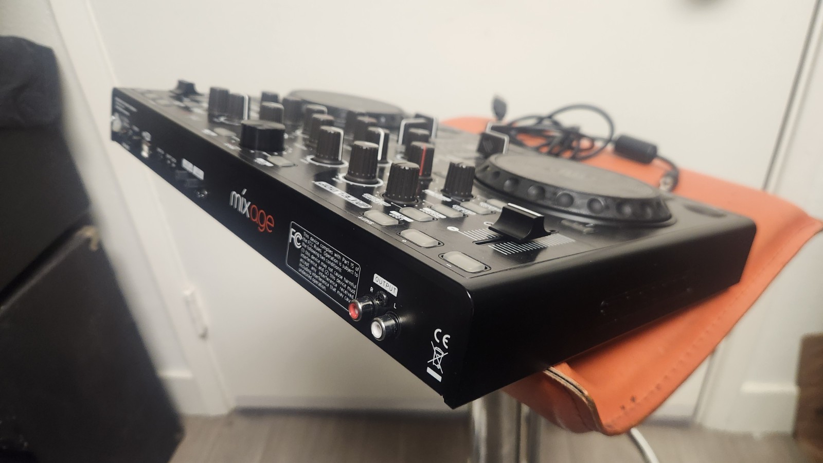 Reloop MIXAGE Interface Edition Professional DJ-USB/MIDI Controller