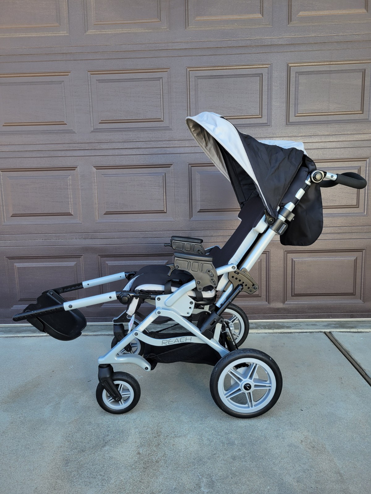 Leggero Reach 14 Recline Special Needs Folding stroller WITH SUN SHADE