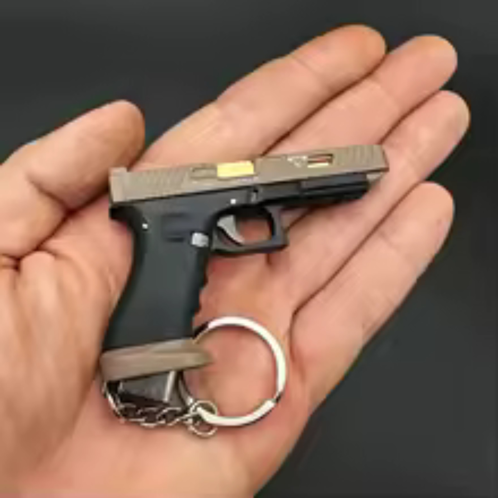 G34 Alloy Mini Pistol Keychain Toy 1:3 Scale Shell Ejection Model Gift