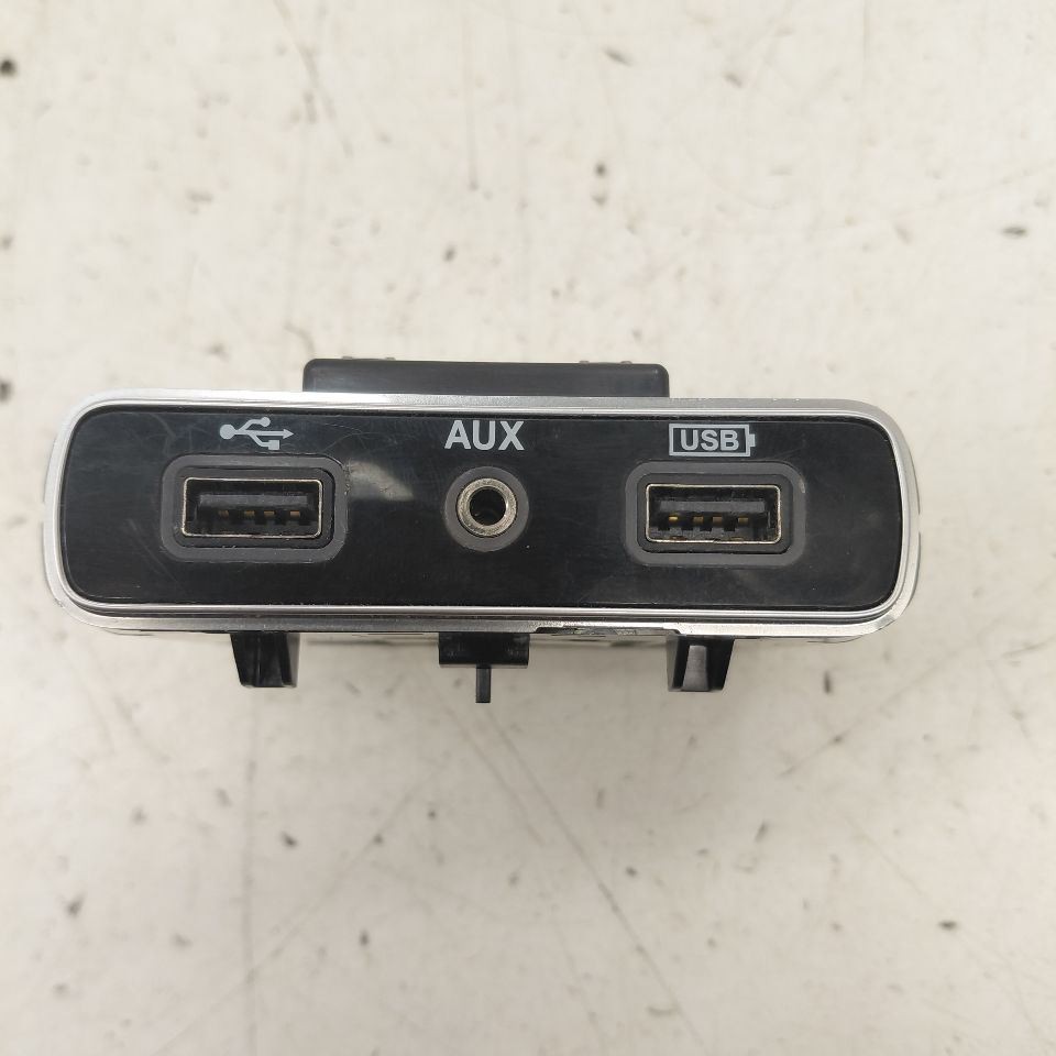 2018 Fiat 500 X Model USB Plug In Hub Port