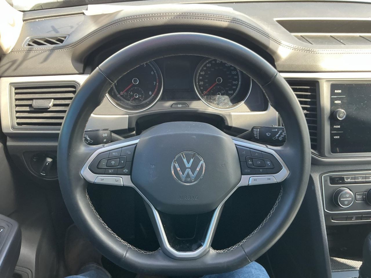 ATLAS 2021 Glove Box 4995776