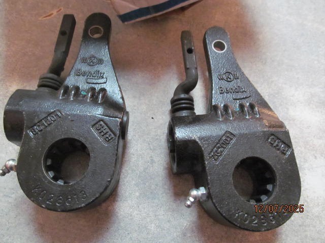 (2) Bendix K041772 Automatic Slack Adjusters 1 in the box & 1 without box