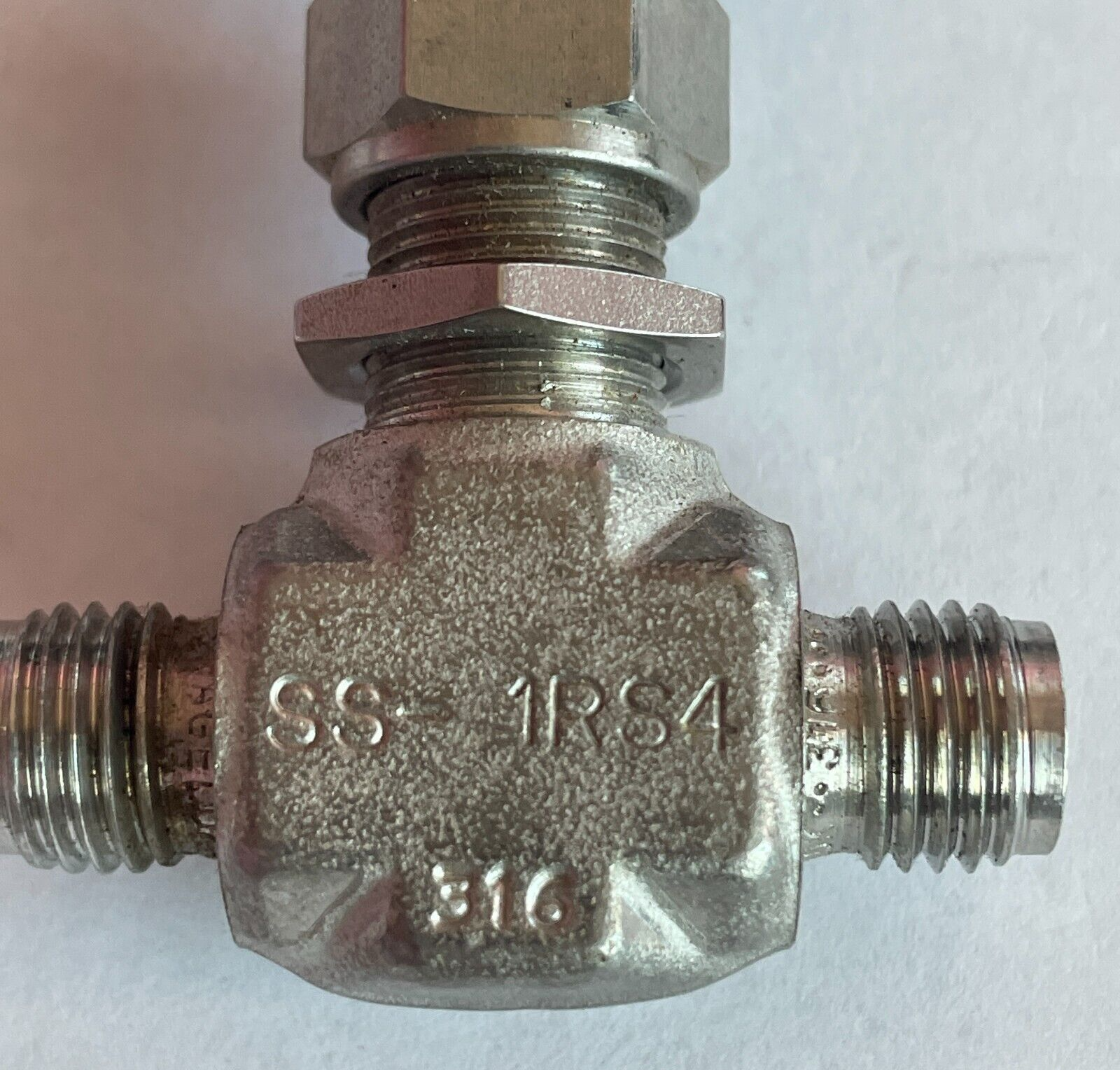 WHITEY SS-1RS4 STAINLESS STEEL BONNET ANGLE PATTERN NEEDLE VALVE
